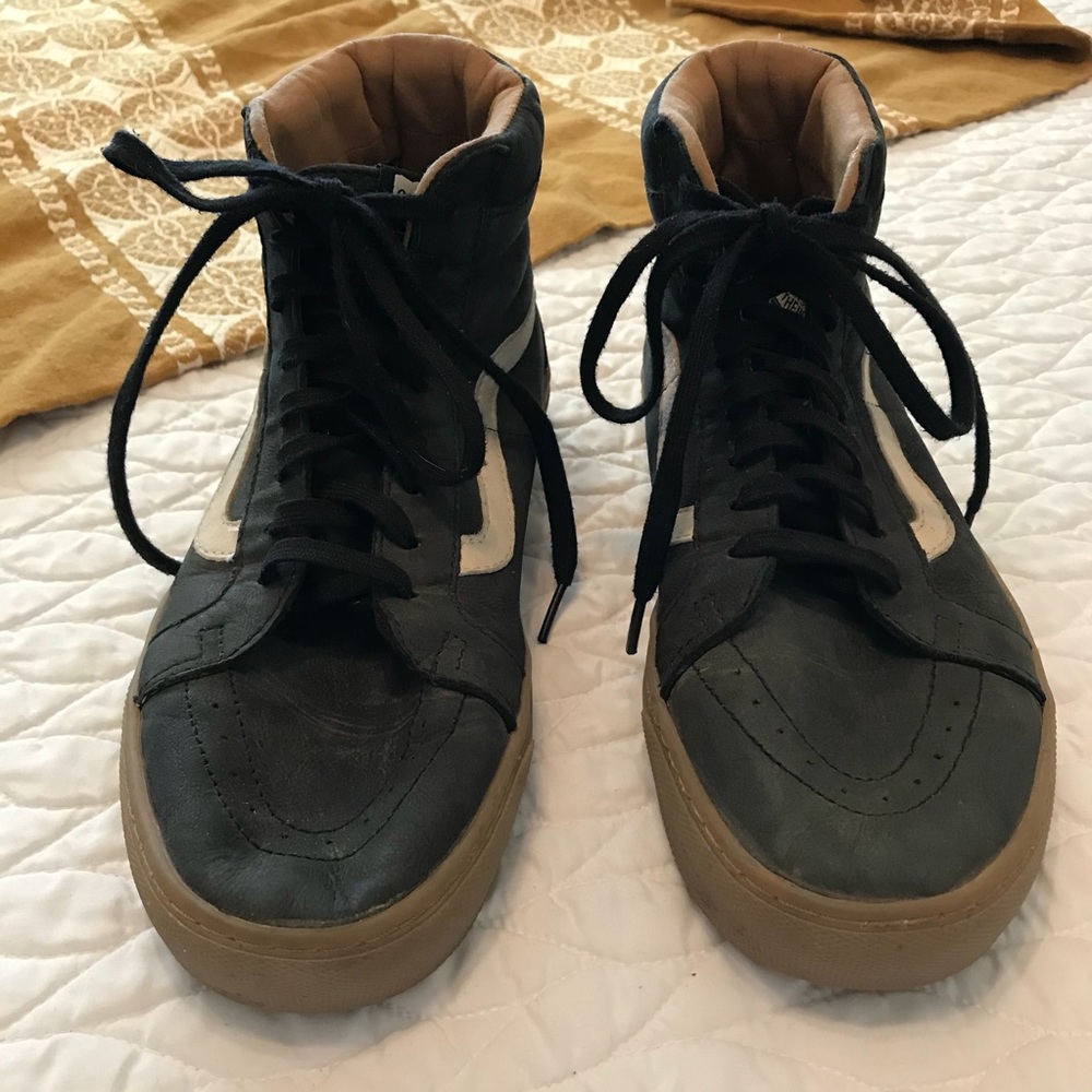 Vans Men’s High-Top Skate Sneakers in Black with Gum Sole